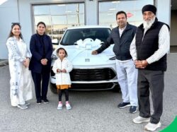 Mani celebrates dedication by gifting his employee Inderjeet a new car.
Because success means lifting others who help drive the journey forward.