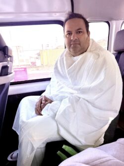 A journey of faith and gratitude — Mani in the holy city of Mecca for Umrah.
A moment of peace, reflection, and spiritual fulfillment.